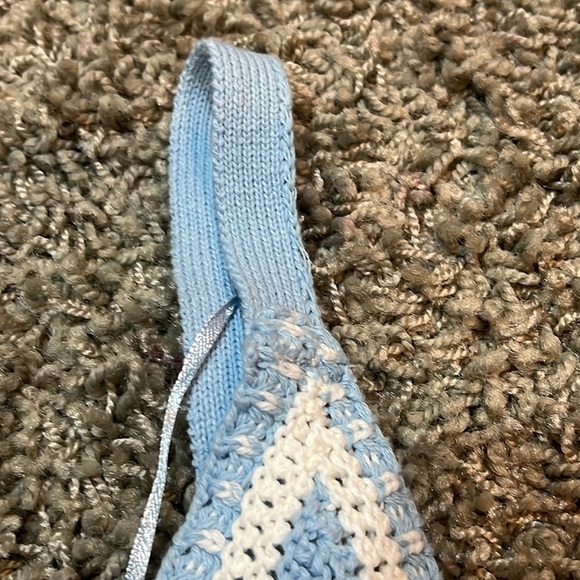 Crocheted Cropped Top Juniors (M) - Picture 4 of 7